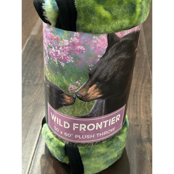 Wild Frontier NWT Wilderness Plush Throw Blanket SZ 50 inches by 60 inches - Picture 7 of 9